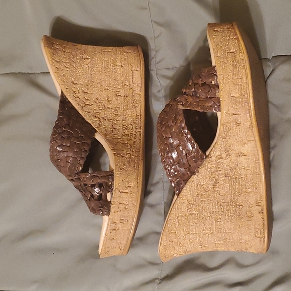 Callisto of California Wedges - Picture 9 of 13